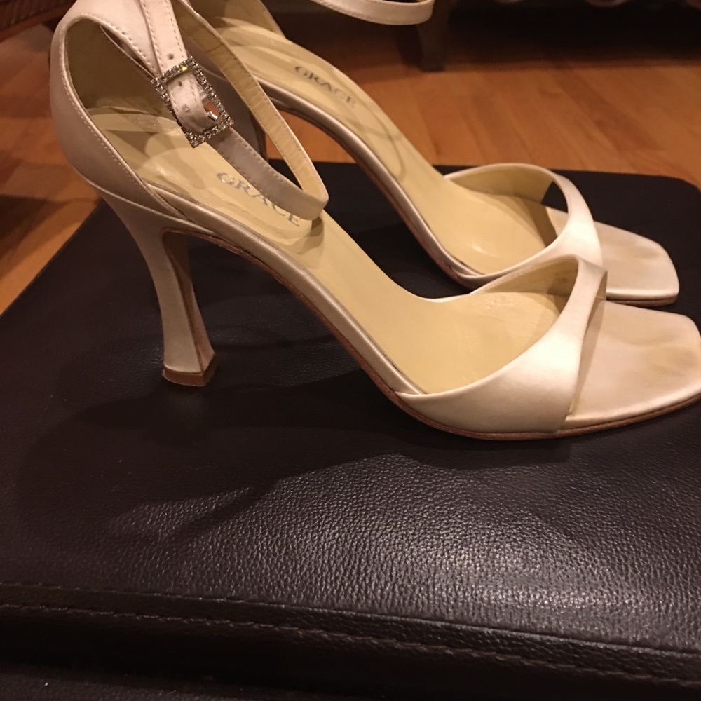 Shoes - Picture 2 of 4